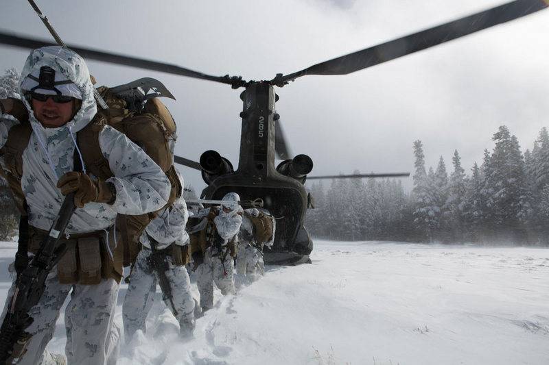 https://topwar.ru/uploads/posts/2018-02/1519292732_us-marines-snow-camo-uniform_561751.jpg