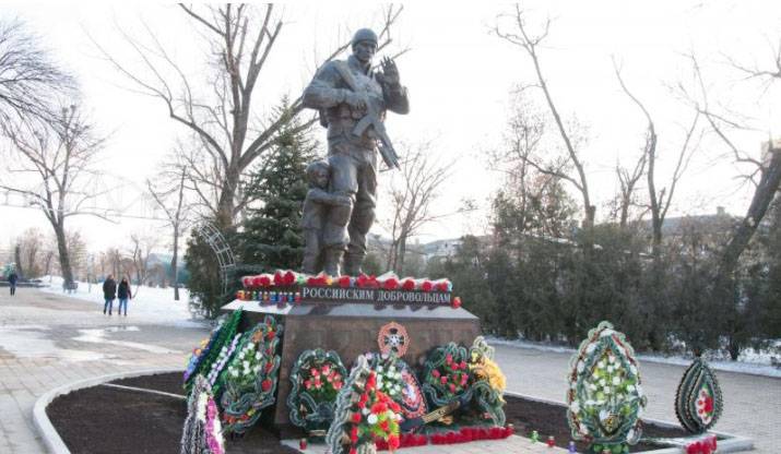 Rus gönüllülerin Anıtı Lugansk'ta açıldı