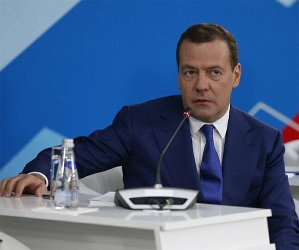 Medvedev: Informal employment of citizens is a big problem of the state