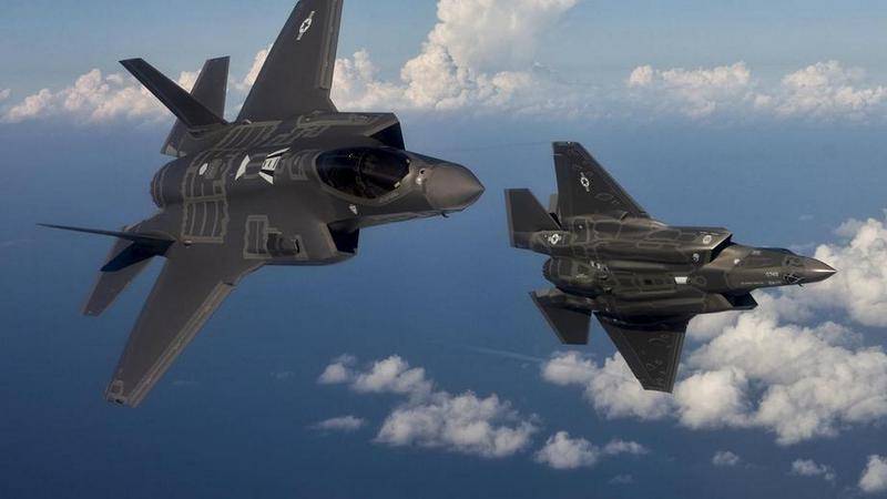 미디어: F-35 전투기 중 절반만이 감항 가능