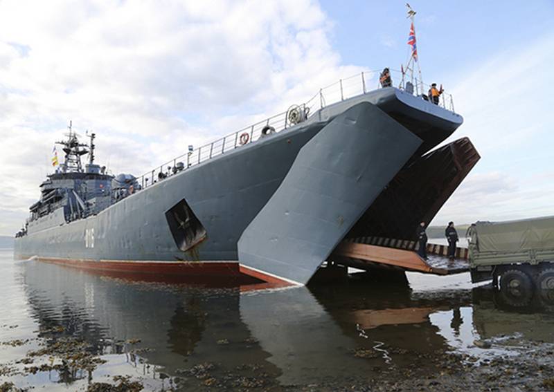 Il grande mezzo da sbarco "George the Victorious" ha 33 anni