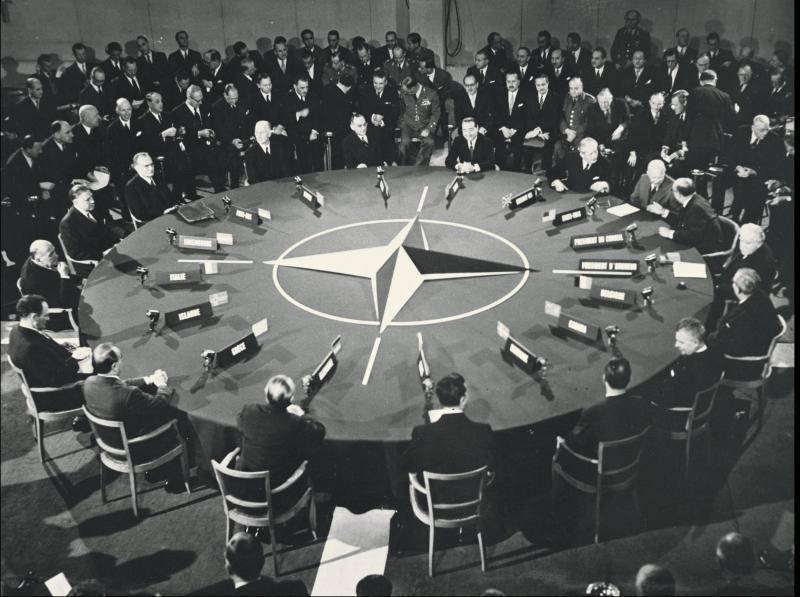 Como os Estados Unidos não deram à URSS a adesão à OTAN