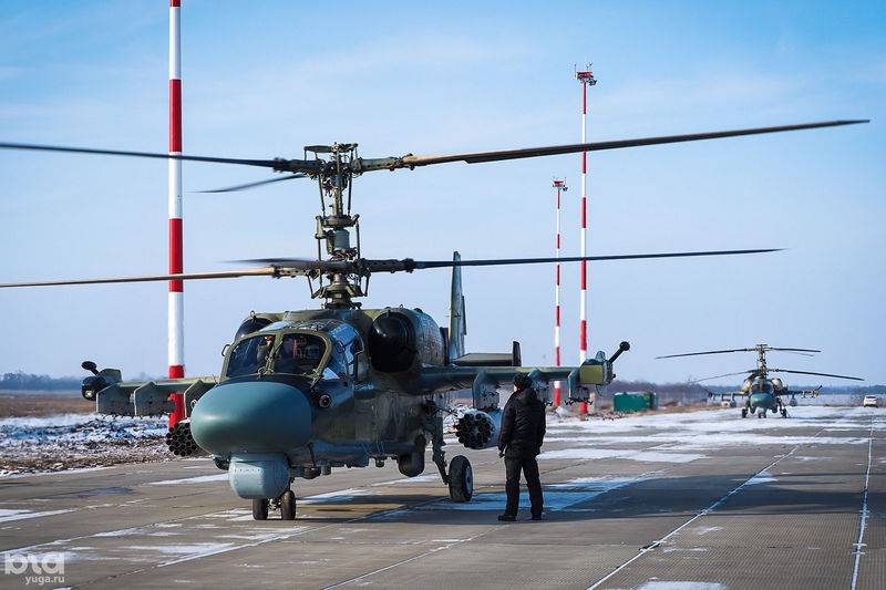 두 Ka-52 "악어"가 Kuban의 항공 연대에 진입했습니다.