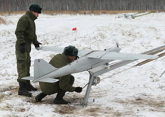 Totsk 훈련장의 UAV "Orlan-10"은 반 배터리 화재를 조정하는 데 사용됩니다.