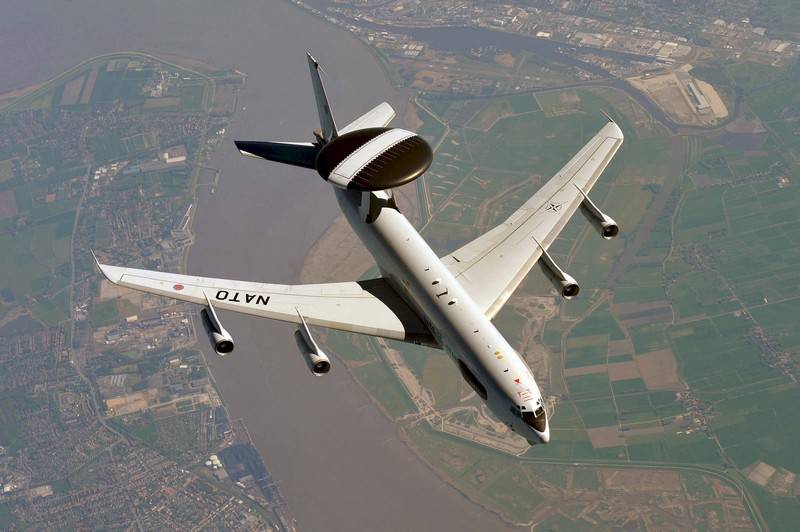 Самолет НАТО AWACS провел разведку в районе Балтики