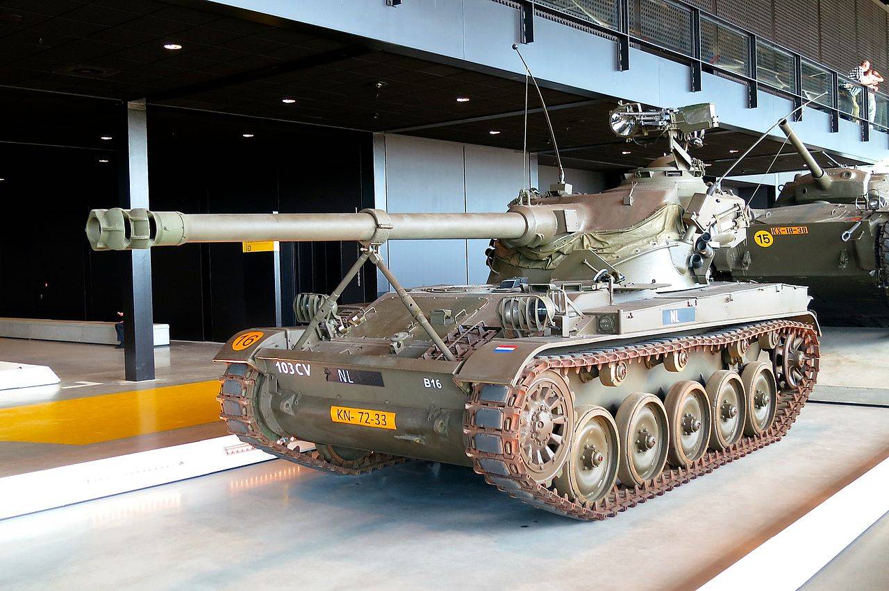French 13. AMX-13 танк. Легкий танк АМХ-13. Французские танки АМХ-13. Французский танк AMX-13.