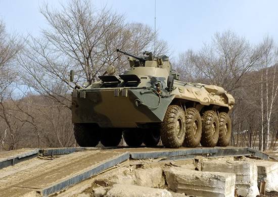 The marines of the Pacific Fleet are running around new armored personnel carriers