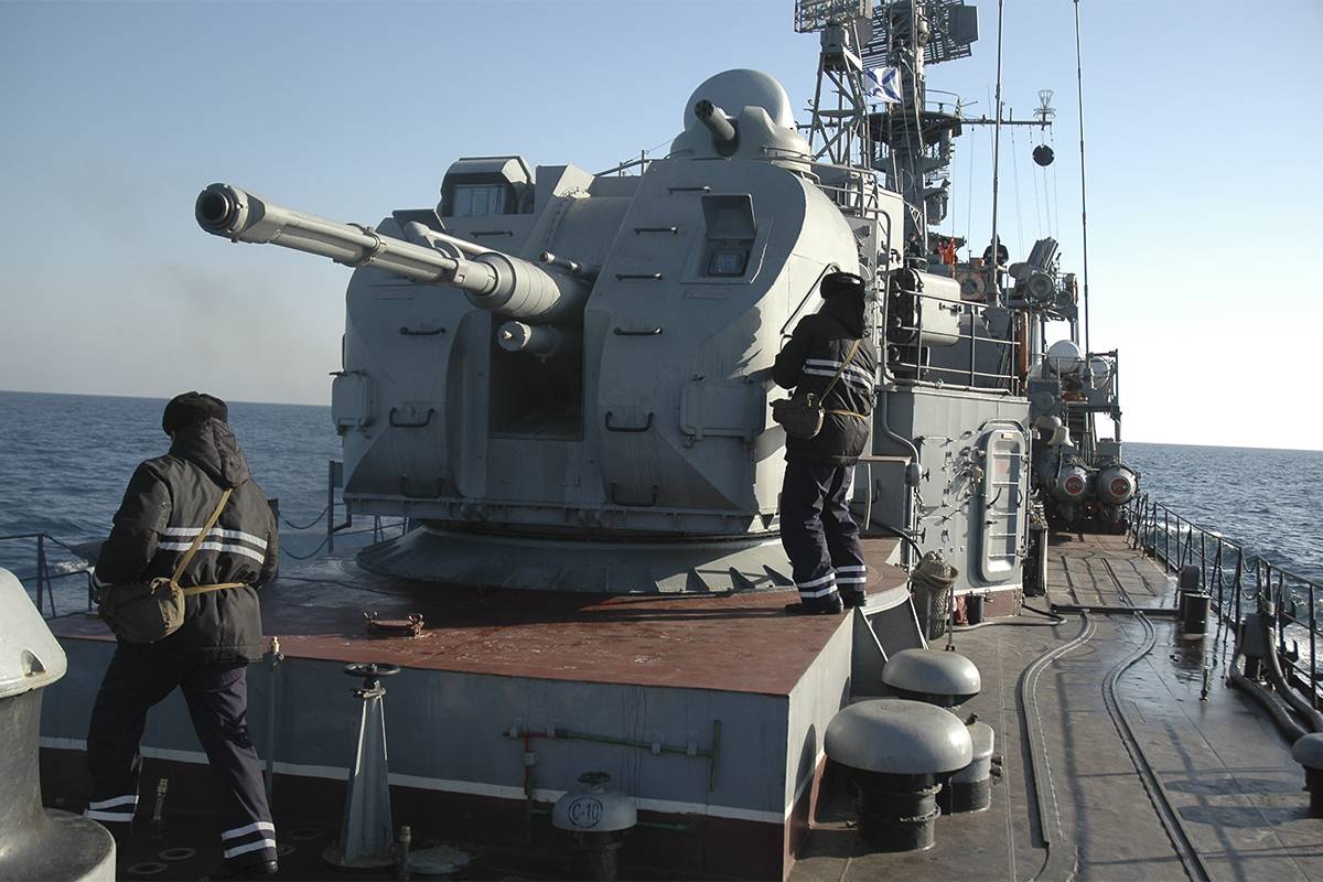 Береговые цели. Морская пушка АК 176м. АК-176 Корабельная автоматическая пушка. АК-176 на МРК. 76 Мм Корабельная артустановка АК-176.