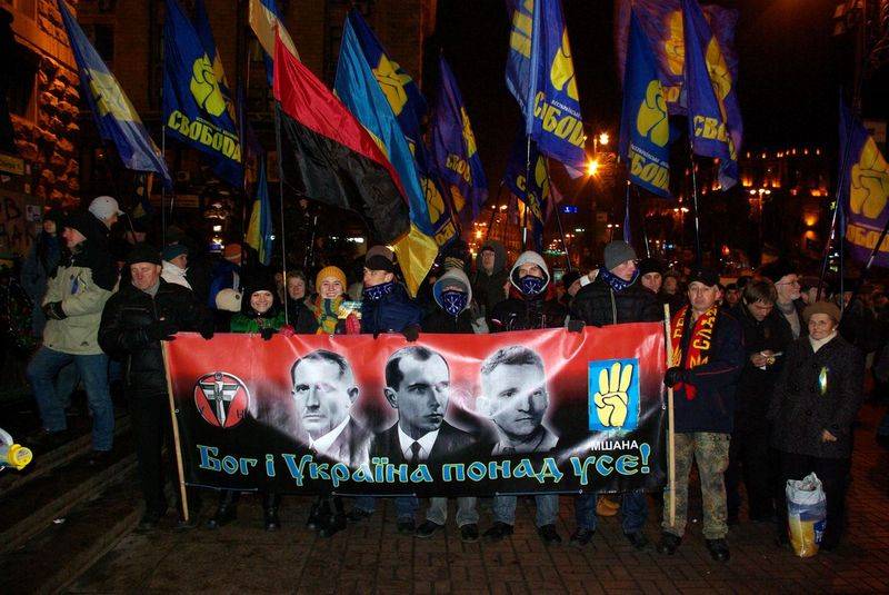 Im Parlament vorgeschlagen, die schwarze und rote Flagge der UPA * gleichzusetzen mit der Nationalflagge der Ukraine