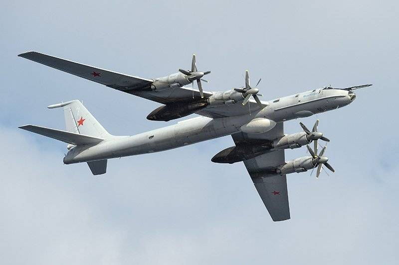 Anti-sous-marin Tu-142 a mené des exercices en mer Méditerranée