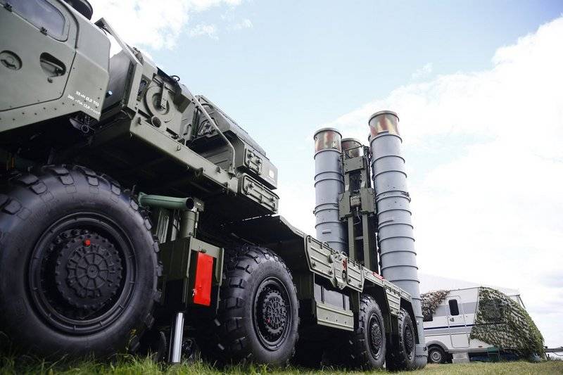 중국은 S-400의 첫 번째 세트를 받았습니다. 사실, 전부는 아닙니다