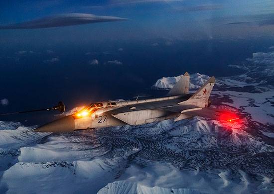 Les équipages du MiG-31 Pacific Fleet ont pour la première fois effectué un ravitaillement de nuit en vol