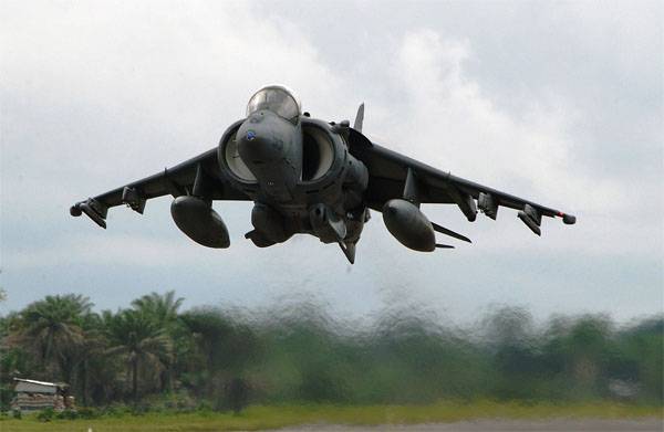 미국 AV-8B "Harrier" II가 중국의 아프리카 영토에 추락했습니다.