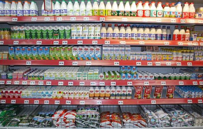 Who spreads rumors about the imminent shortage of products in the stores of the Russian Federation?