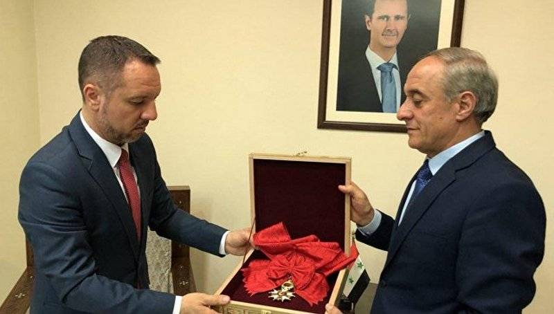 Médaille du régime des esclaves des États-Unis. Assad a rendu l'Ordre de la Légion d'honneur à la France