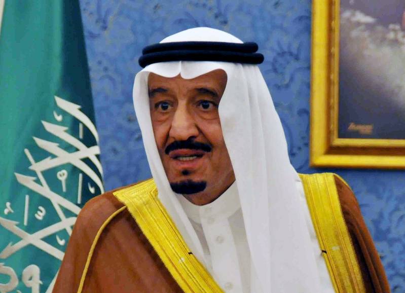 El rey saudita fue evacuado a una base militar debido a los disparos en Riad