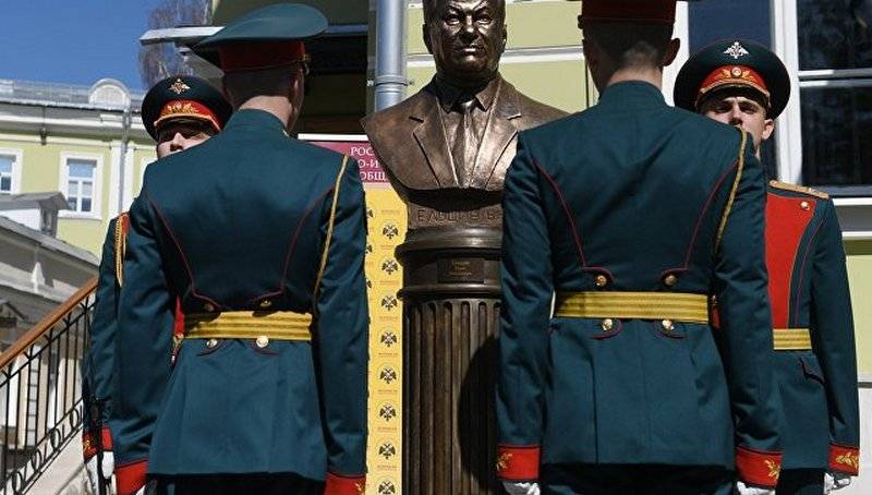 On the "avenue of rulers" established a bust of Yeltsin