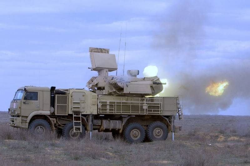 아직 C-300는 아니지만 러시아는 시리아에게 Pantsir 방공 시스템의 추가 배치를 공급했다.