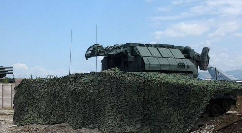 On the basis of Hamim, they noticed the Tor-M2 air defense missile system. Combat Inspection