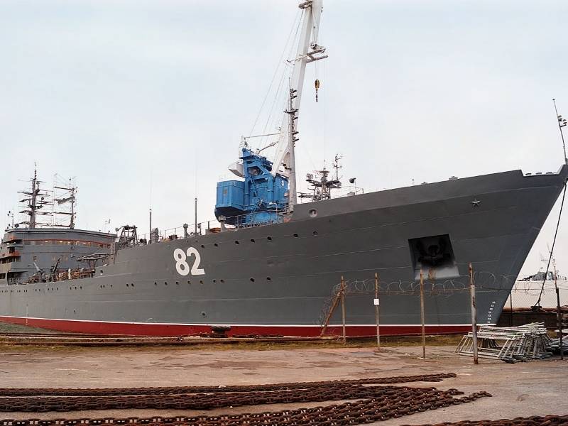 La agrupación rusa en el Mediterráneo ha sido rellenada por un taller flotante del Báltico.