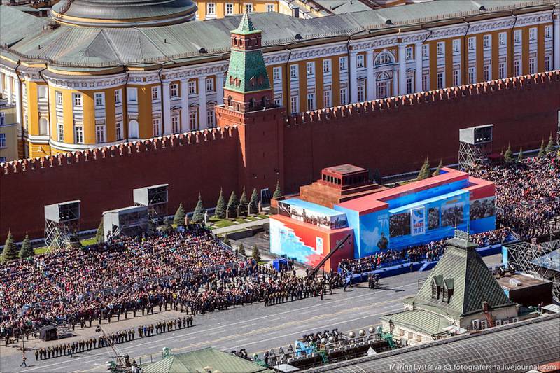 La vista no es la misma! Zyuganov pidió no cerrar el Mausoleo durante el desfile de 9 en mayo