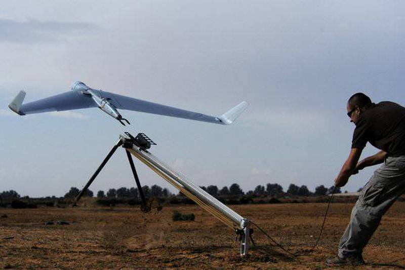 Pequenos drones para um pequeno exército. Suíça escolhe um drone