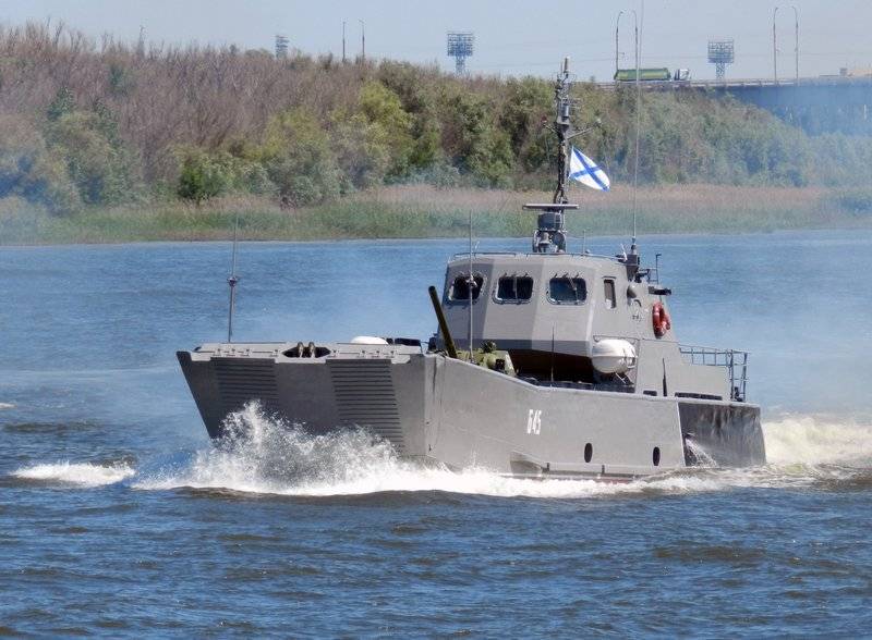 À la célébration de l'anniversaire 100 du district militaire du Sud-Est. Deux bateaux de combat de la flotte de la mer Noire se sont rendus à Rostov-sur-le-Don