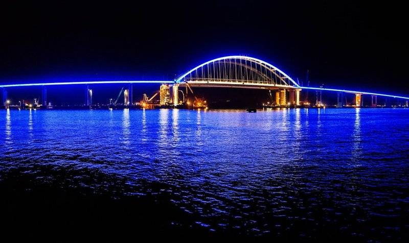 Mosfilm is "resting". Night illumination was turned on on the Crimean Bridge