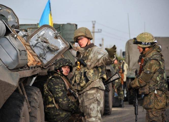 MLRS und zusätzlich 4 Wagen mit Soldaten. Die ukrainischen Streitkräfte bereiten sich auf eine „Regelung“ im Donbass vor