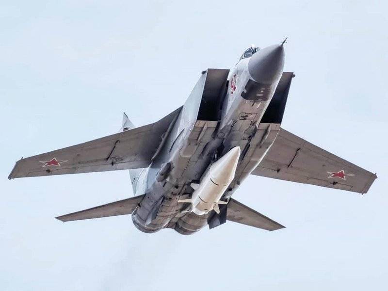 And there is no protection ... The US is concerned about the interception of the MiG-31 on duty with the Dagger