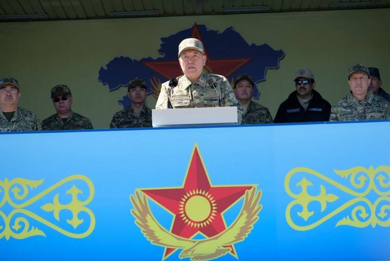 Bis zum Tag des Verteidigers des Vaterlandes. Kasachstan veranstaltete eine Militärparade