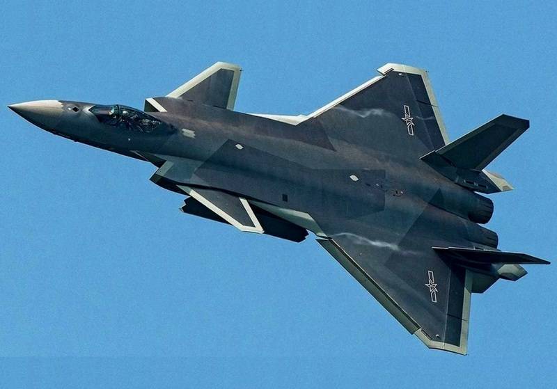 Unter Kampfbedingungen überprüft. China hat das Kampfflugzeug J-20 der fünften Generation getestet