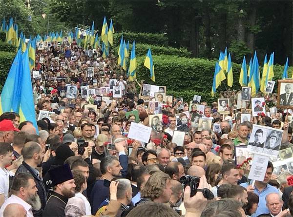 The radicals attacked the protesters. The Immortal Regiment was held in Kiev