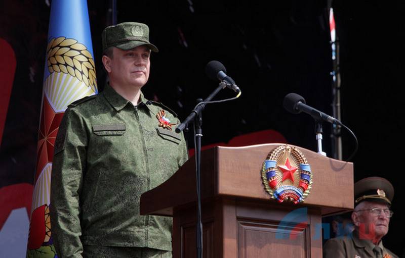 Une formation claire. La Parade de la Victoire et la procession du «Régiment Immortel» ont eu lieu à Lougansk