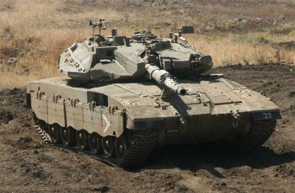 Merkava in action. Under shelling north of Gaza