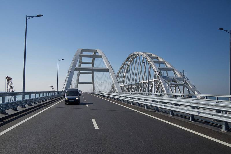 Y desde el mar y desde el aire. Expertos militares hablaron sobre la protección del puente de Crimea