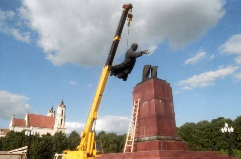 Auf dem Weg in die Ukraine. Litauen beginnt den Kampf mit den Spuren "totalitärer Regime"