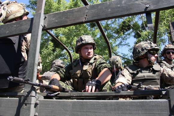 Explosão no Donbass. Como os representantes da OTAN entraram no campo minado?