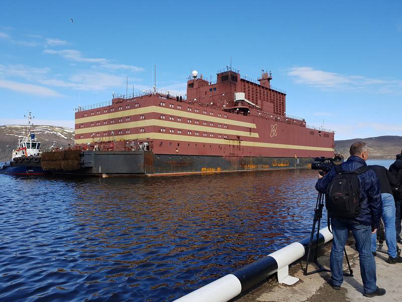 İlk aşama tamamlandı. Yüzen güç ünitesi "Akademisyen Lomonosov" Murmansk'a ulaştı