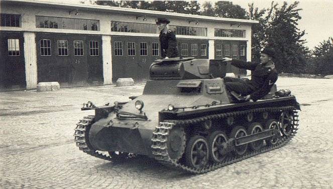 BTV Puna-armeija Panzerwaffenia vastaan. Kristallivasarat. Yleiskatsaus kevyisiin tankkeihin