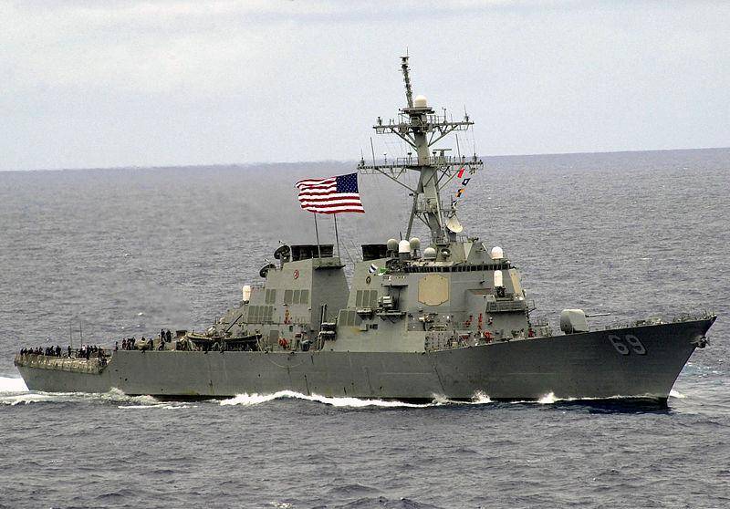 Amplificato. Il cacciatorpediniere USS Milius DDG-7 arrivò alla base della flotta 69 della US Navy.