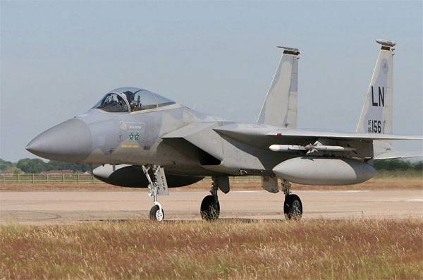 Amerikaanse besparingen: in de VS maakten ze een einde aan de elektronische modernisering van de F-15C