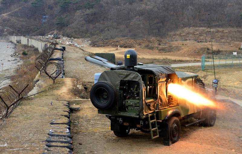 Israel zeigte den Spike NLOS-Komplex auf einem Panzerwagen-Chassis