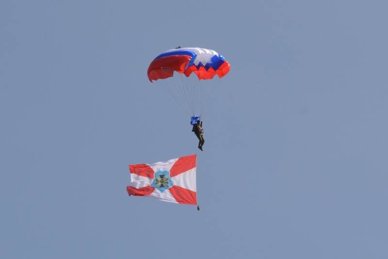 100 years of the Southern Military District. Parachute show