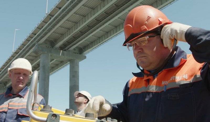 L'installation des pieux de la partie ferroviaire du pont de Crimée est terminée