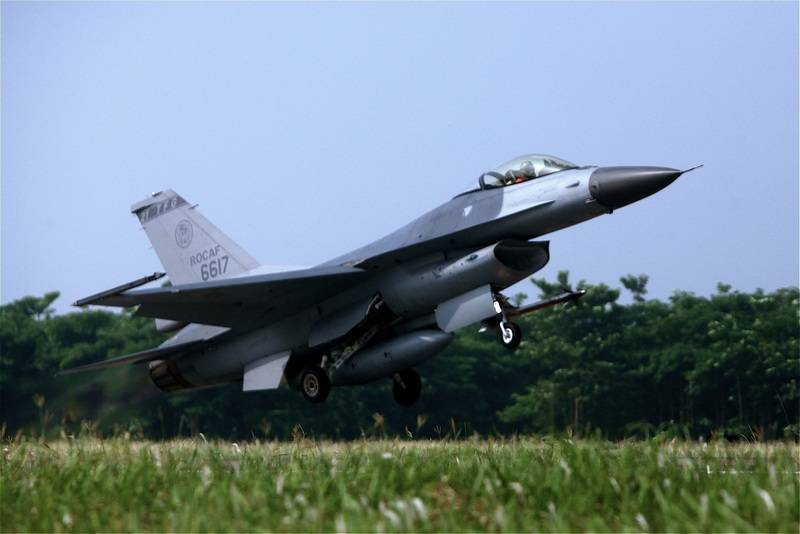 نیروی هوایی تایوان می گوید در حین تمرین تماس خود را با اف-16 از دست داده است