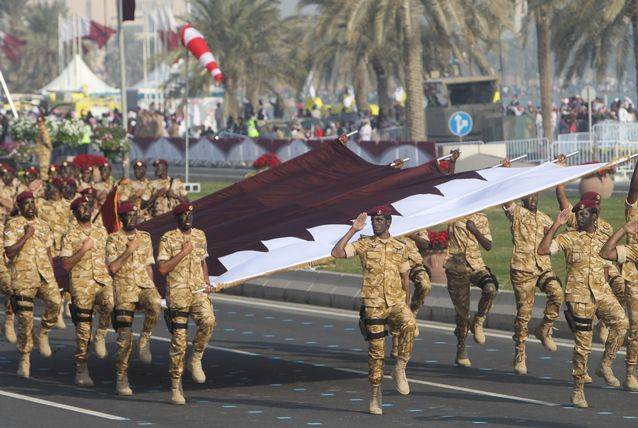 카타르 : 우리를 나토에 데려가 라.