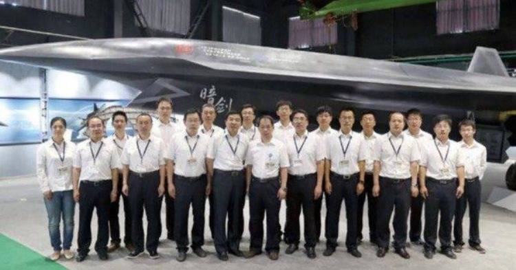 Čínský UAV „Dark Sword“ šokoval Američany