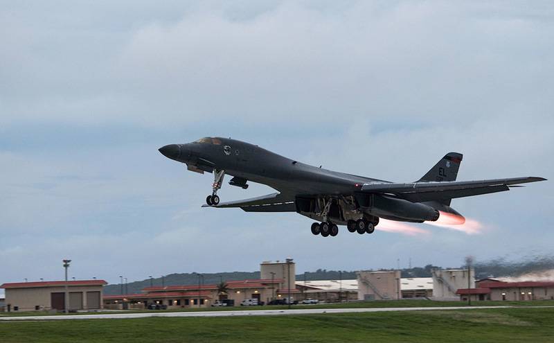 VS opgeschort vluchten van strategische B-1B Lancer