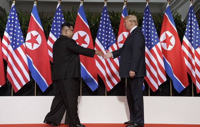 Padha ketemu. Pemimpin Korea Utara lan AS ketemu ing Singapura